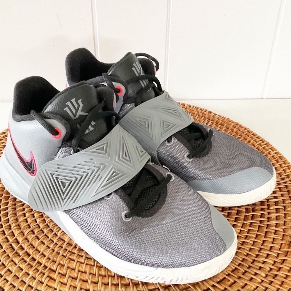 Kyrie Irving 11.23 Nike Basketball Shoes 7Y